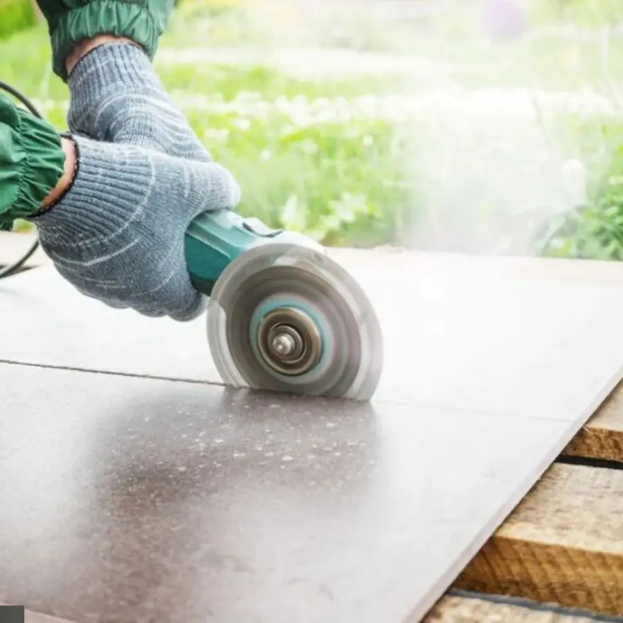 Agence M Com Marseille Façonnage précis Kar Ter Découpe de carrelage Marseille 13005